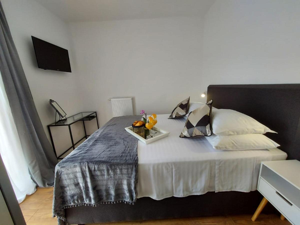 Apartmani Cvita Omis Exterior photo
