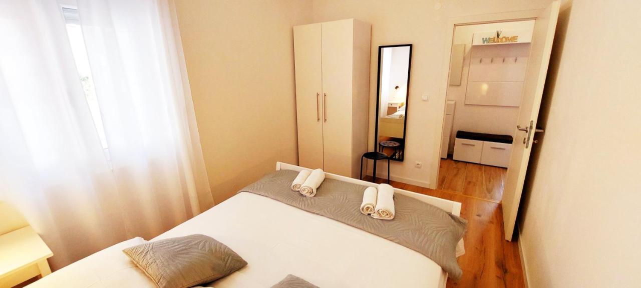 Apartmani Cvita Omis Exterior photo